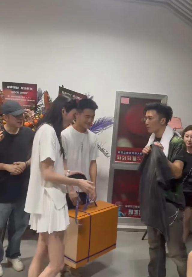 amp, 演唱会全是, 蝴蝶会