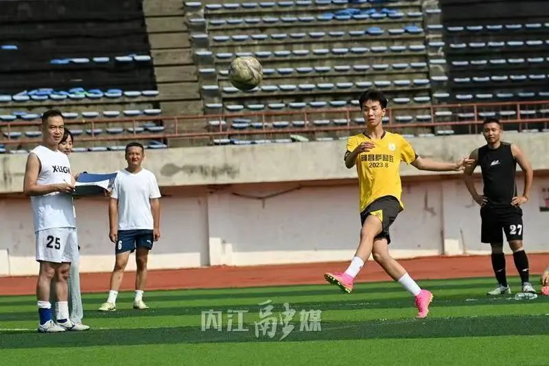 在体能测试, 裁判计时 在体能测试, 裁判计时