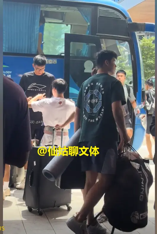 店举办球迷, 三场热身赛