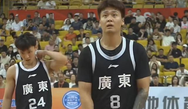 队火力全开, 但却在外线 队火力全开, 但却在外线